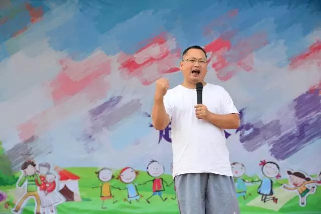廣東博皓公司總經(jīng)理、鷹之家班主任尹總，為我們本次運(yùn)動(dòng)會(huì)致開幕詞