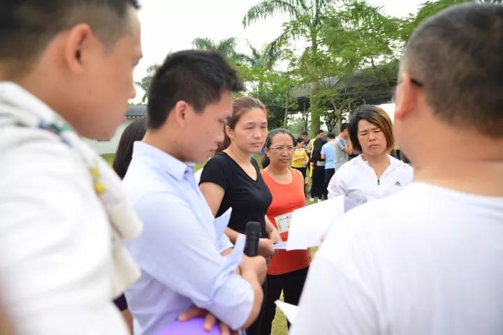 口哨發(fā)令、旗幟落下，比賽的完美呈現(xiàn)，離不開裁判員的辛苦付出，低調(diào)是他們的代名詞