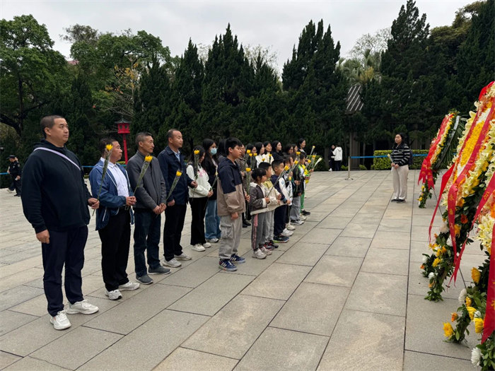 緬懷英烈志，傳承民族魂—黃花崗七十二烈士陵園祭奠活動(dòng)   -3